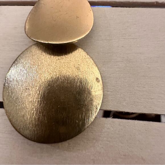 Circle round dangle lightweight drop earrings classic gold tone pierced - Picture 4 of 5